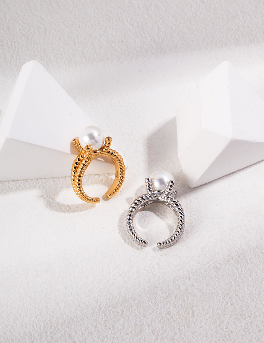 Fashionable pearl ring for autumn and winter