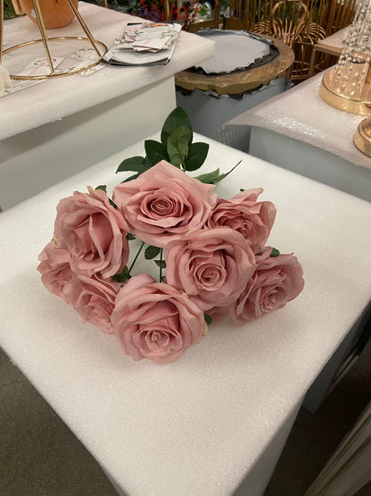 9 Stems Curled Side Rose